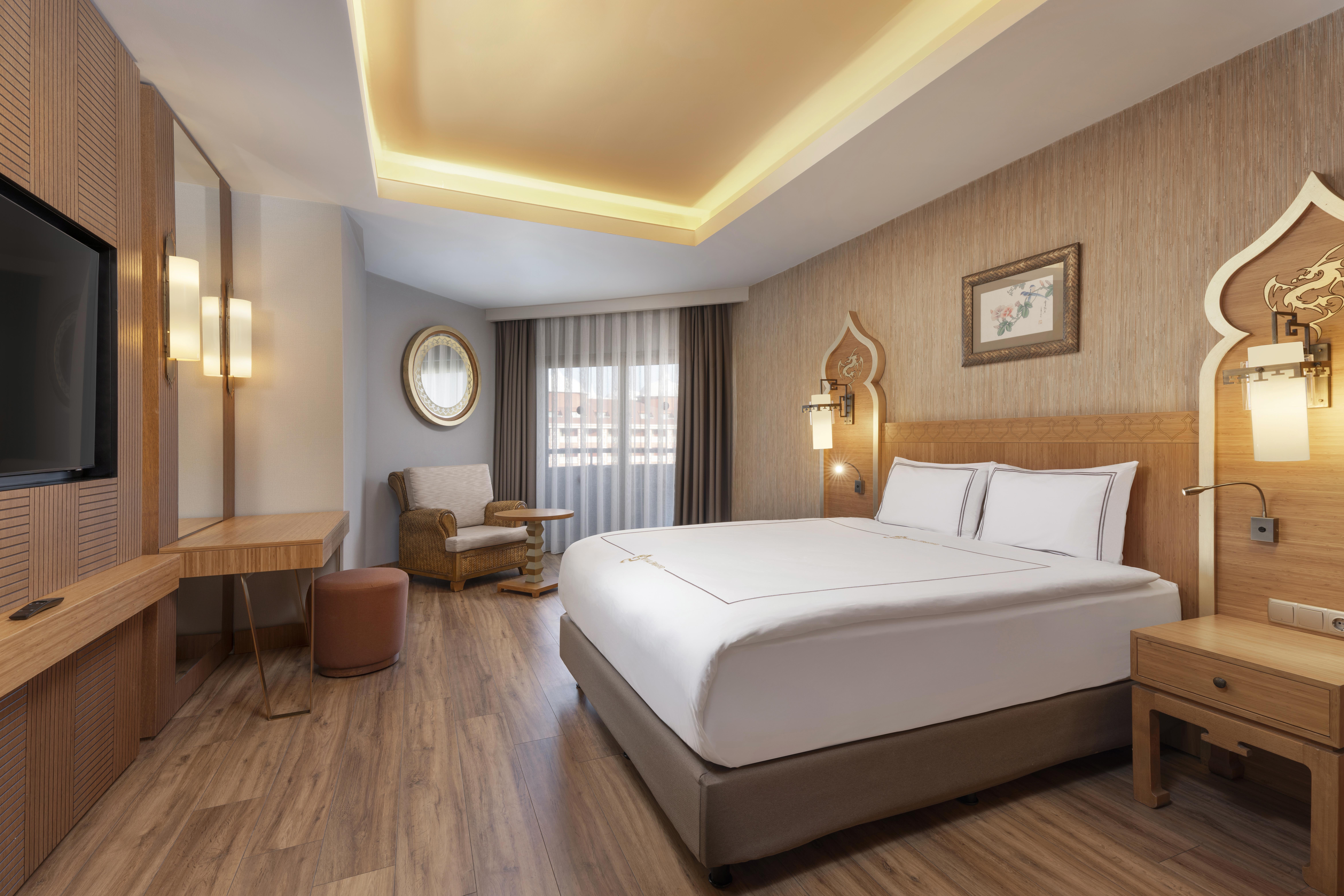 En az 2 yetişkin, En fazla 4 yetişkin veya 3 yetişkin + 1 çocuk.