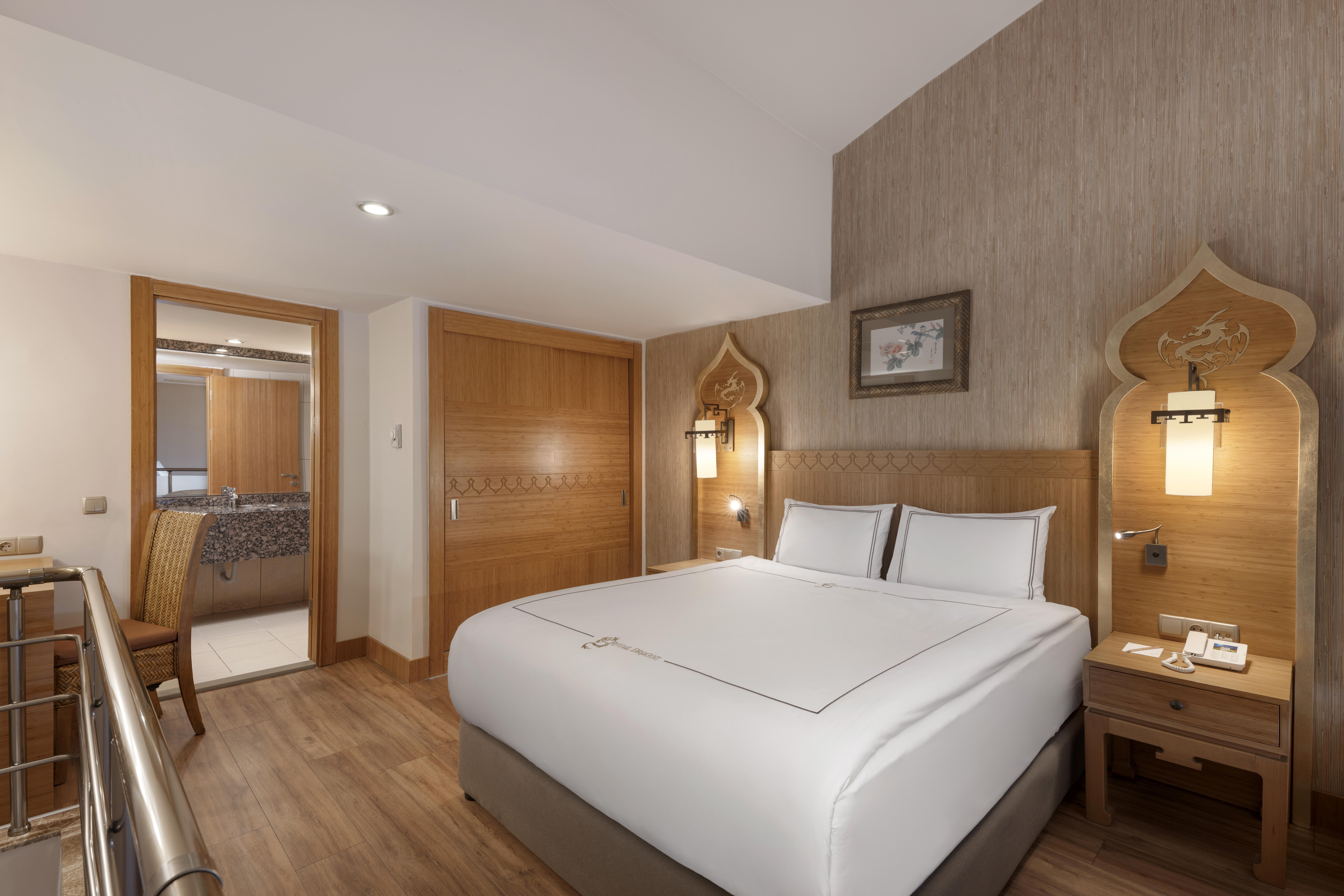 En az 2 yetişkin, En fazla 4 yetişkin veya 3 yetişkin + 1 çocuk.