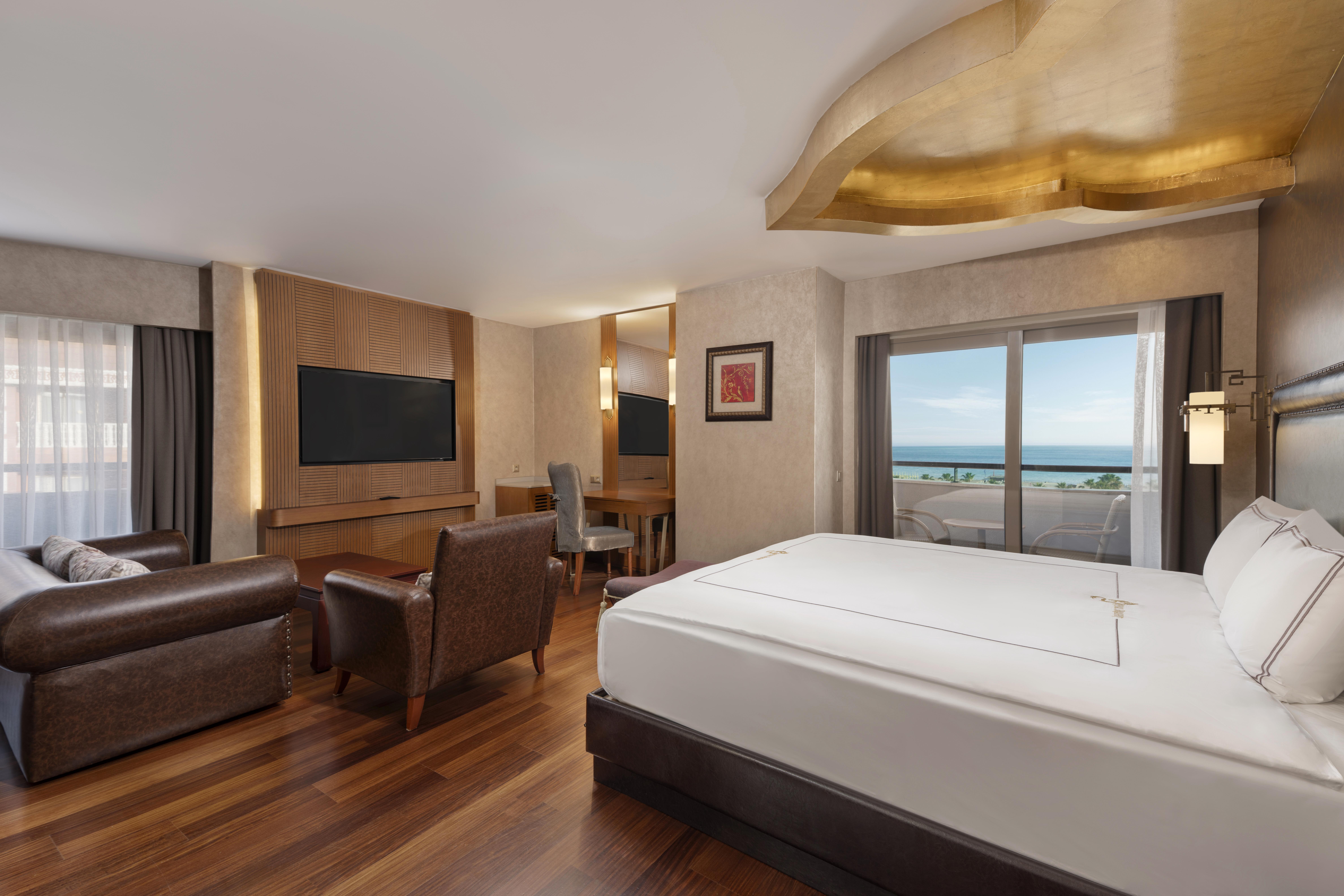 En az 3 yetişkin, En fazla 4 yetişkin veya 3 yetişkin + 1 çocuk.