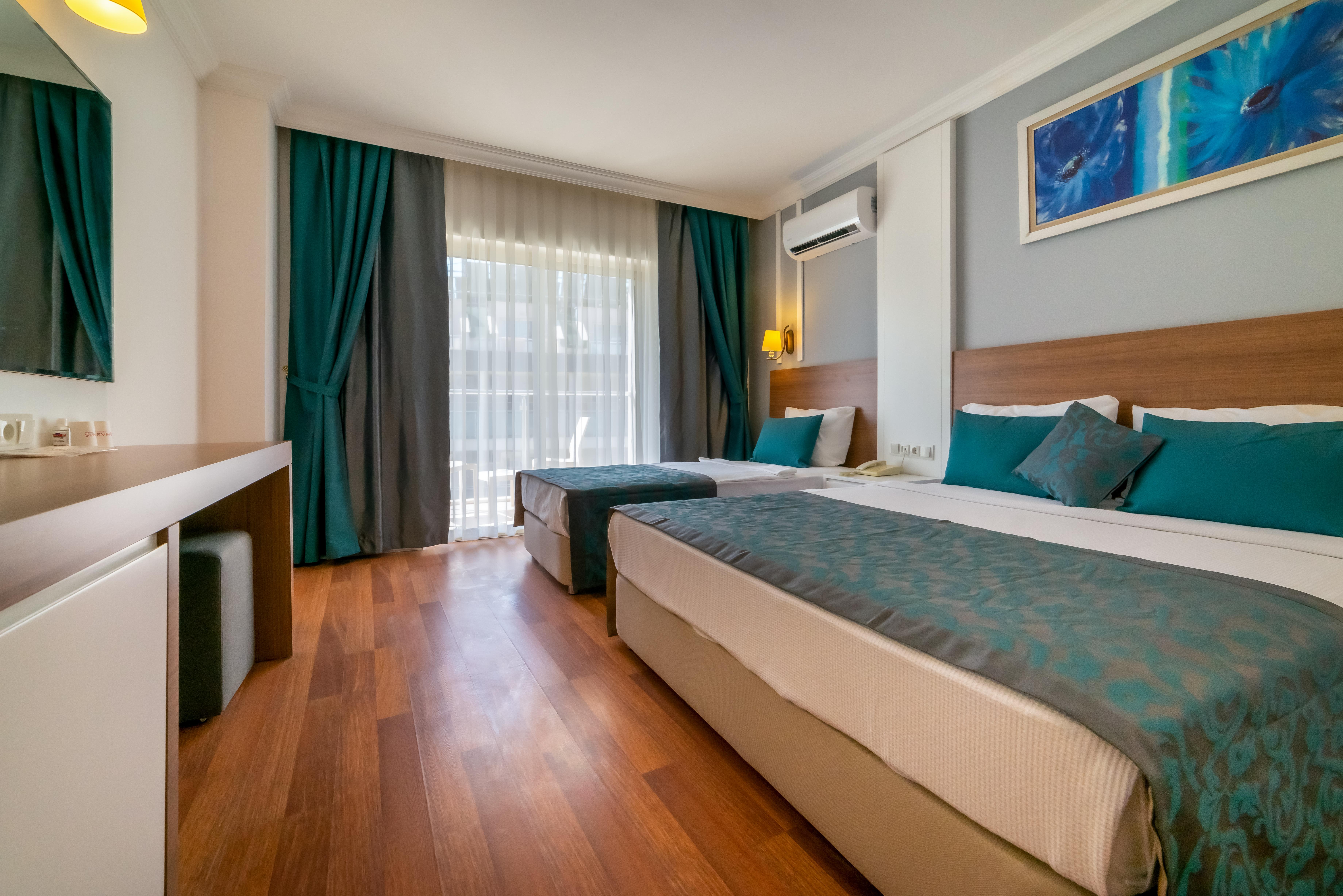 En fazla 3 yetişkin + 1 çocuk veya 2 yetişkin + 2 çocuk.