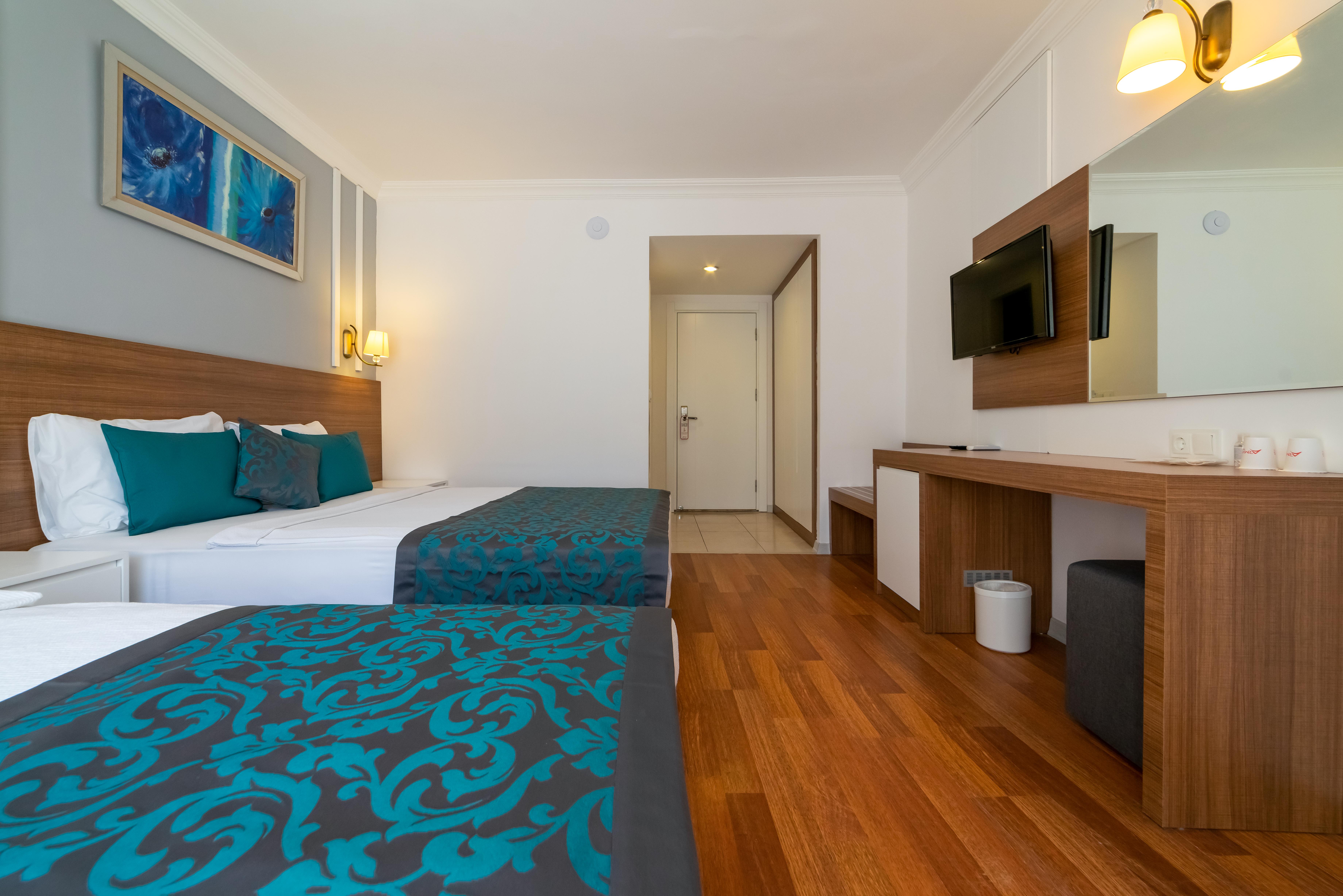 En fazla 2 yetişkin + 1 çocuk veya 1 yetişkin + 1 çocuk.