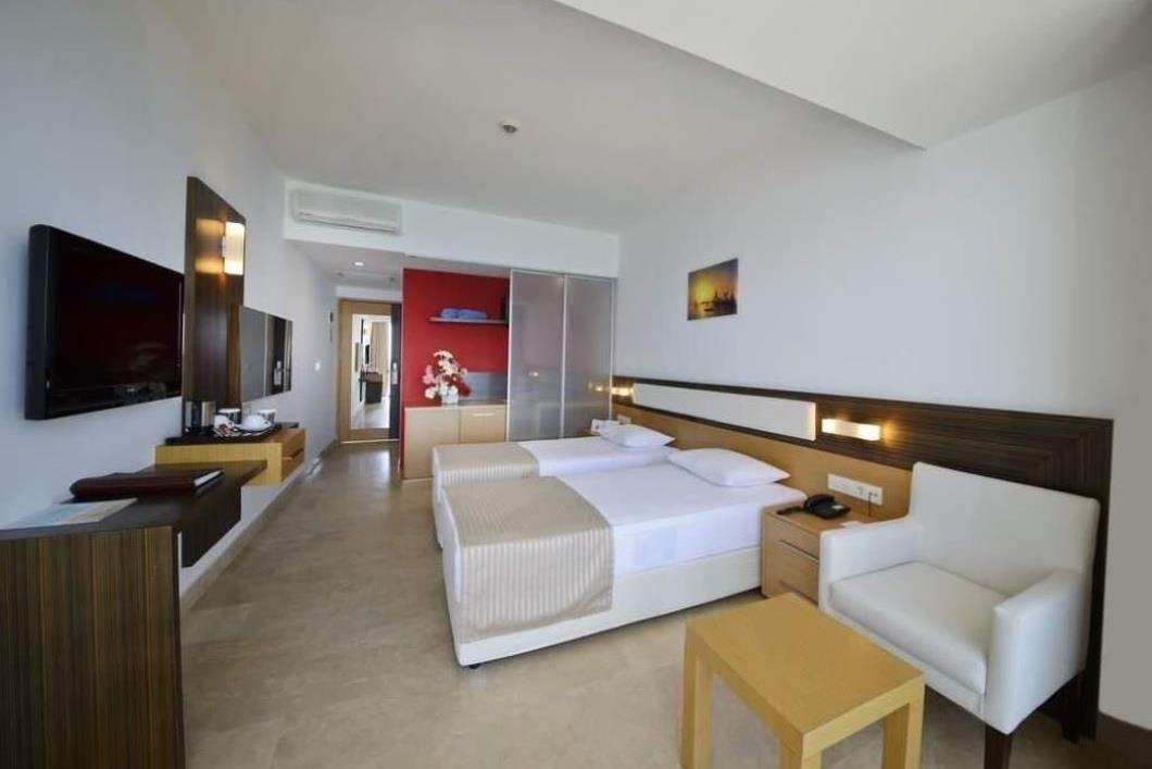 En fazla 3 yetişkin veya 2 yetişkin + 1 çocuk.