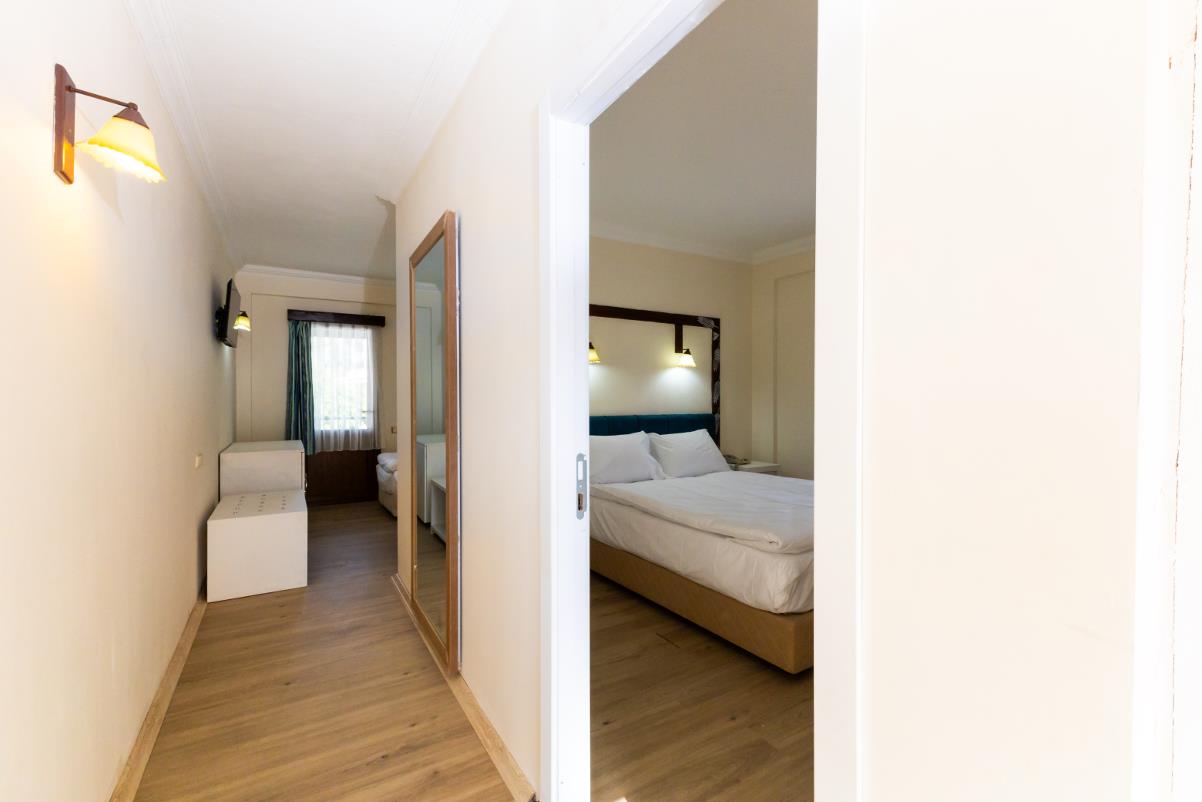 En az 2 yetişkin, En fazla 4 yetişkin veya 3 yetişkin + 1 çocuk.