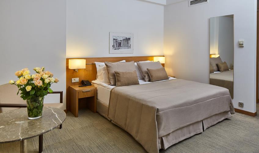 En fazla 3 yetişkin veya 2 yetişkin + 1 çocuk.