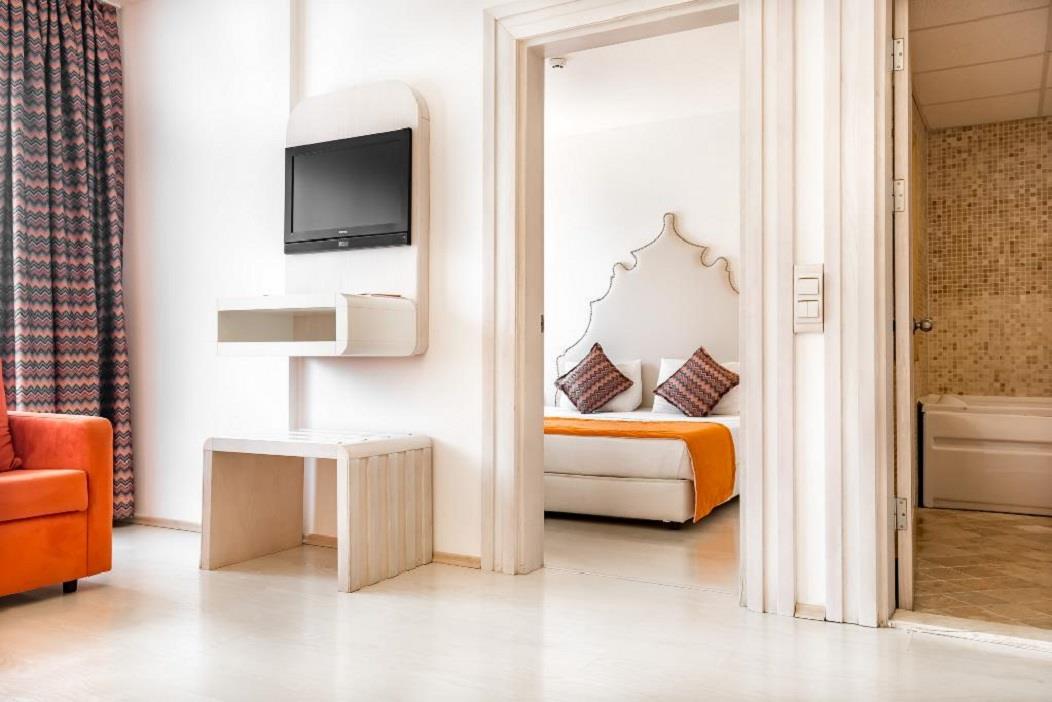 En az 2 yetişkin, En fazla 3 yetişkin veya 3 yetişkin + 1 çocuk.