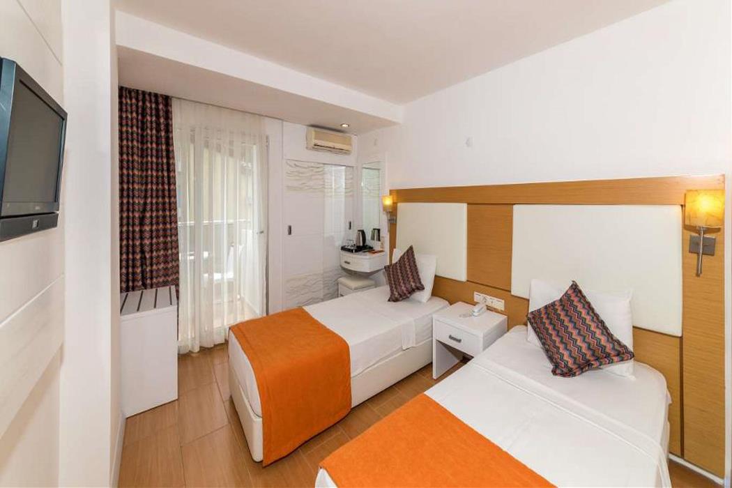 En fazla 3 yetişkin veya 2 yetişkin + 1 çocuk.