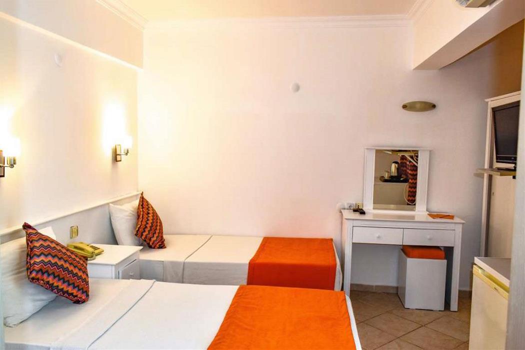 En fazla 3 yetişkin veya 2 yetişkin + 1 çocuk.