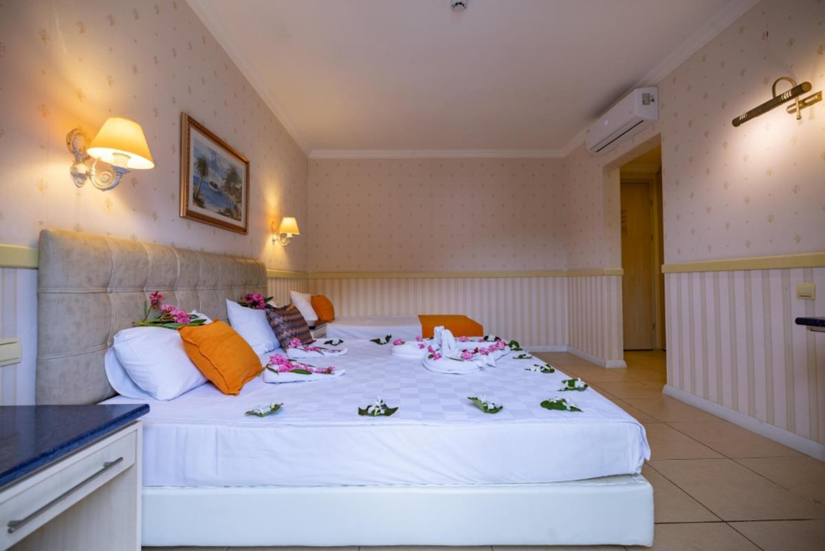 En az 2 yetişkin, En fazla 4 yetişkin veya 3 yetişkin + 1 çocuk.