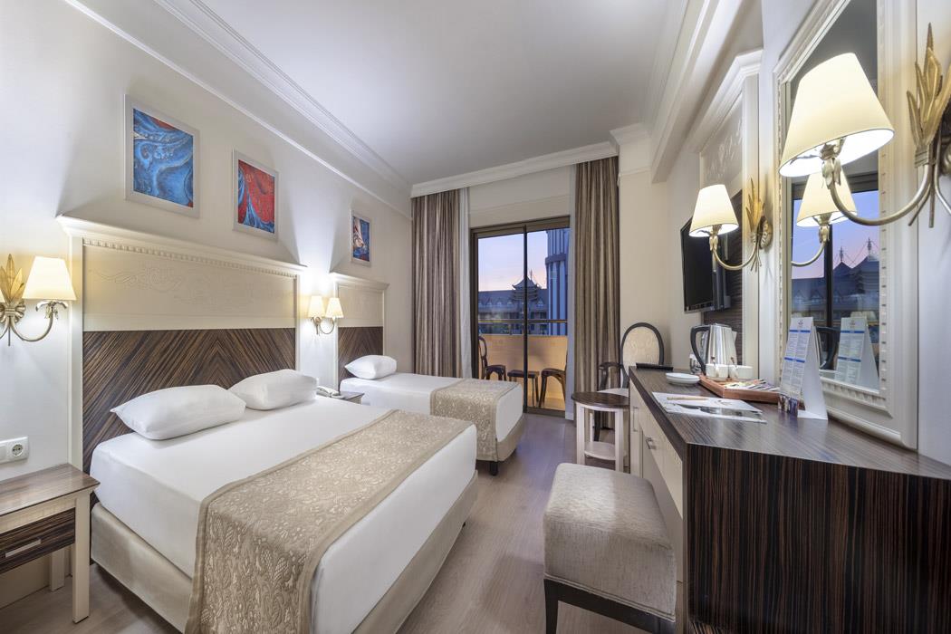 En fazla 3 yetişkin veya 2 yetişkin + 1 çocuk.