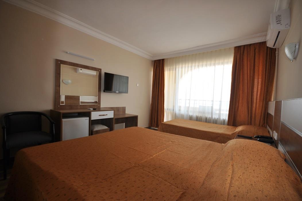 En fazla 3 yetişkin veya 2 yetişkin + 1 çocuk.