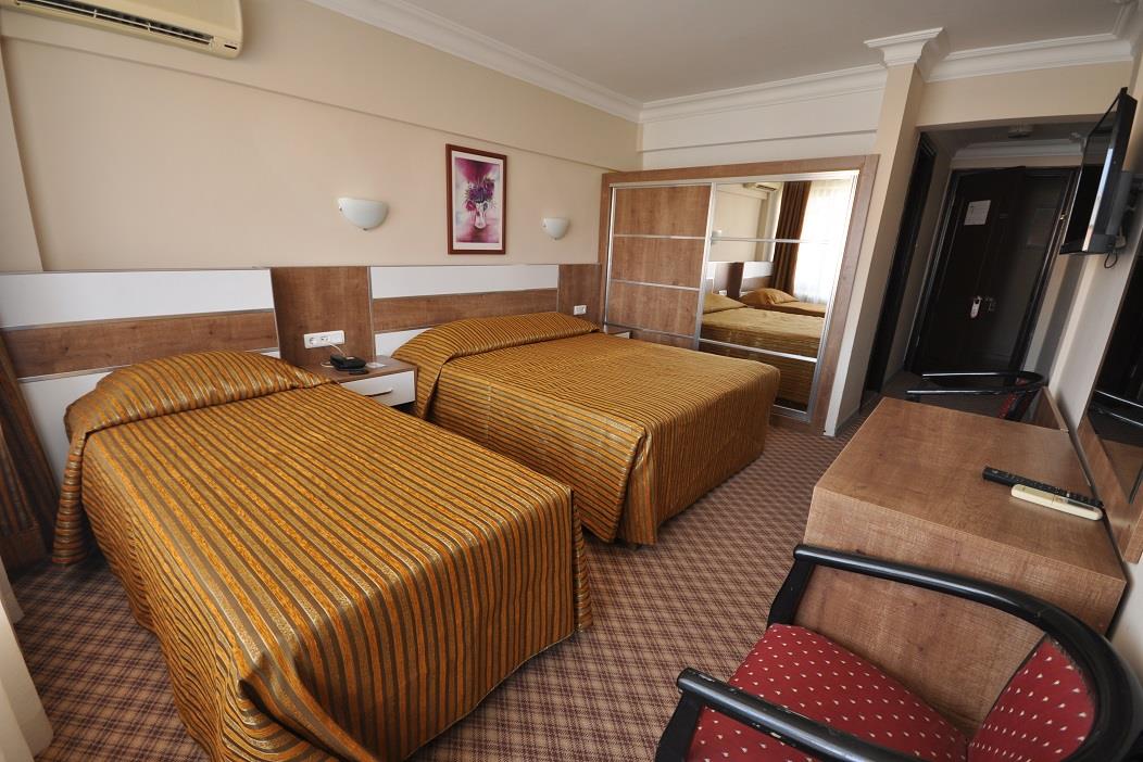 En fazla 3 yetişkin veya 2 yetişkin + 1 çocuk.