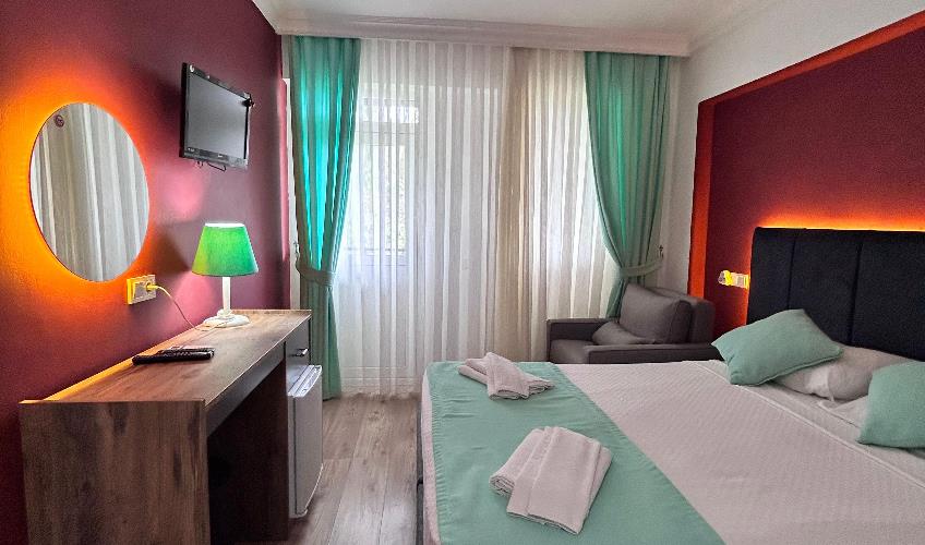 En fazla 3 yetişkin veya 2 yetişkin + 1 çocuk.