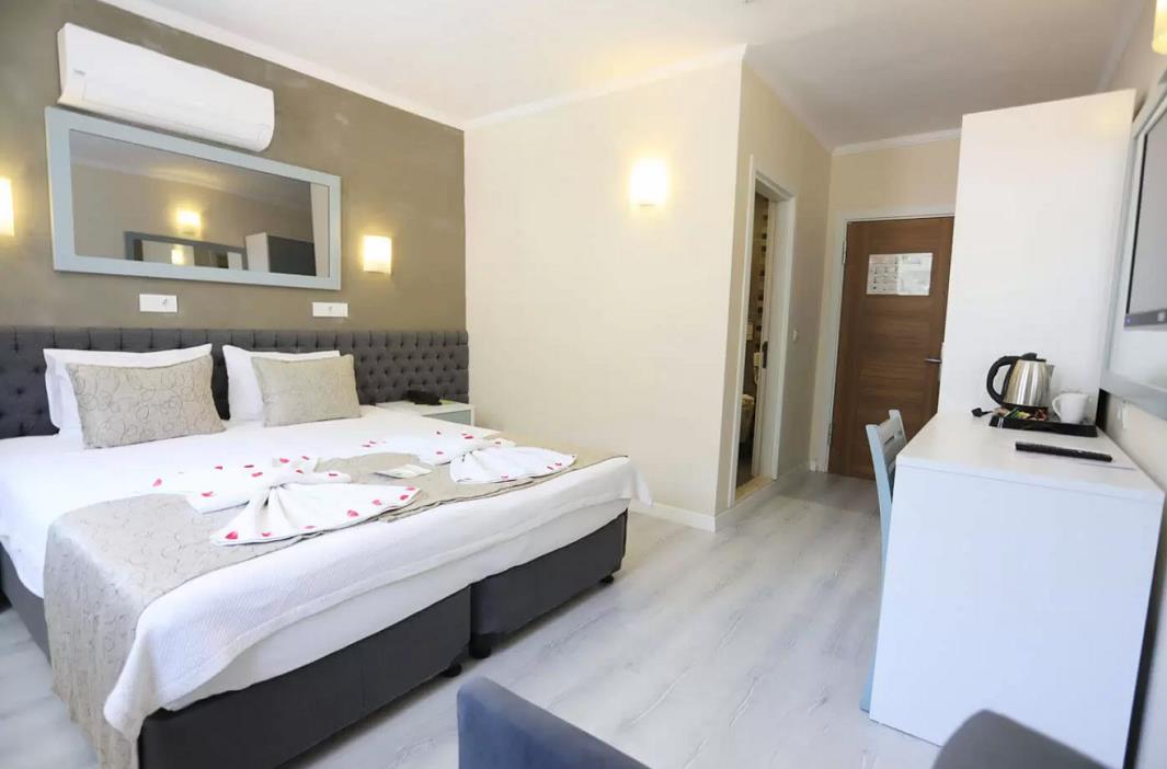 En fazla 3 yetişkin veya 2 yetişkin + 1 çocuk.