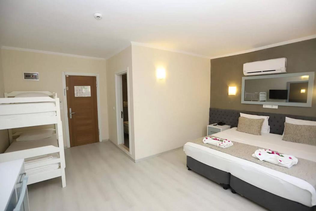 En az 2 yetişkin, En fazla 4 yetişkin veya 3 yetişkin + 1 çocuk.