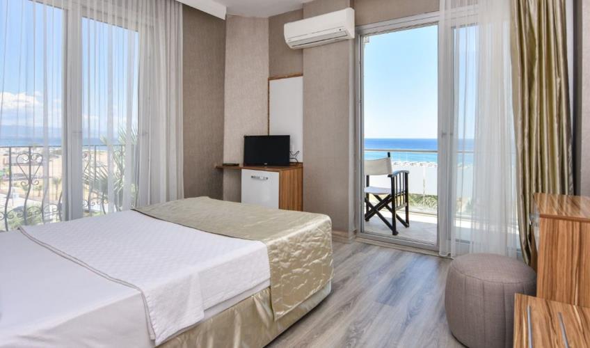 En fazla 2 yetişkin + 1 bebek (0-2 yaş).