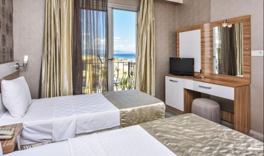 En fazla 2 yetişkin + 1 bebek (0-2 yaş).