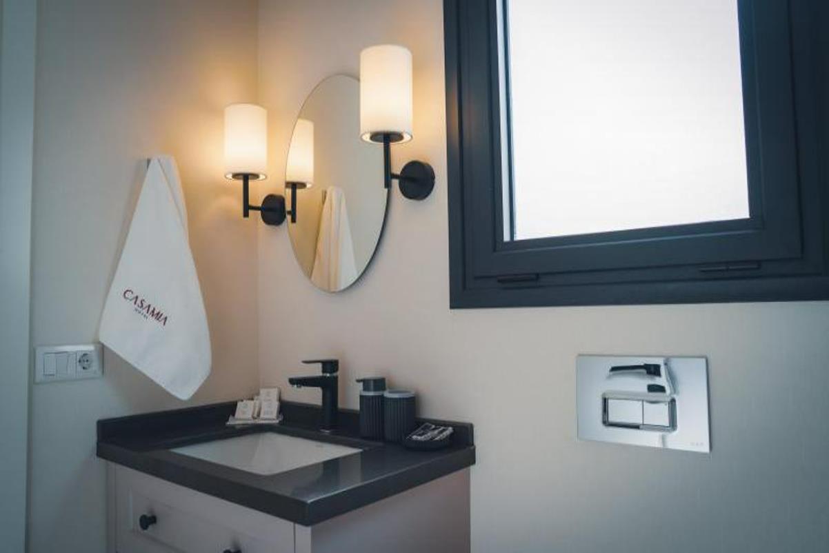 En fazla 3 yetişkin veya 2 yetişkin + 1 çocuk.