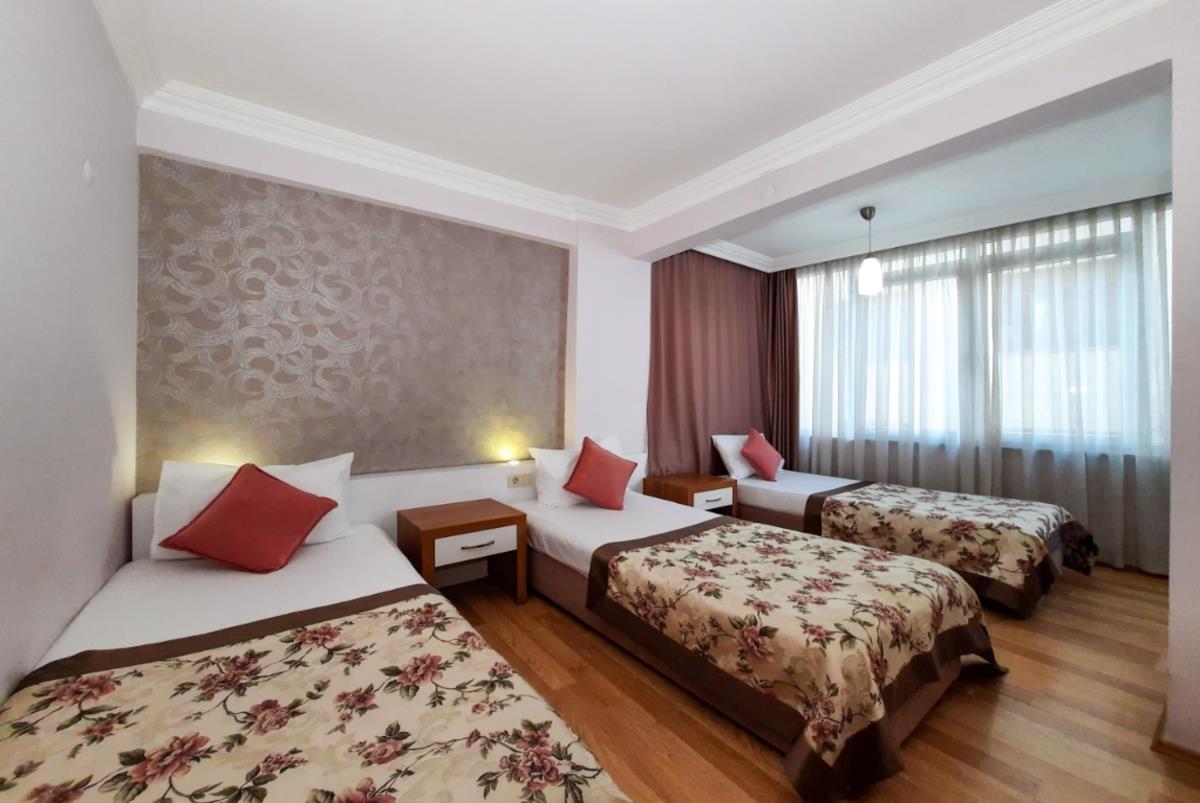 En az 2 yetişkin, En fazla 2 yetişkin + 2 çocuk.