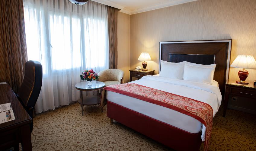 En fazla 2 yetişkin.