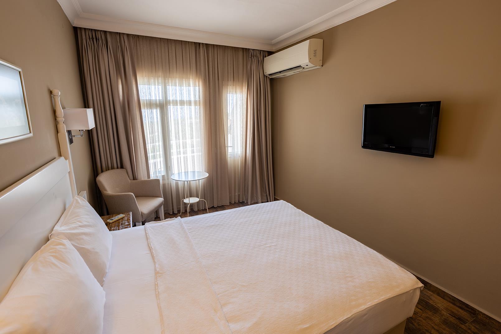 En fazla 2 yetişkin + 1 çocuk veya 1 yetişkin + 1 çocuk.