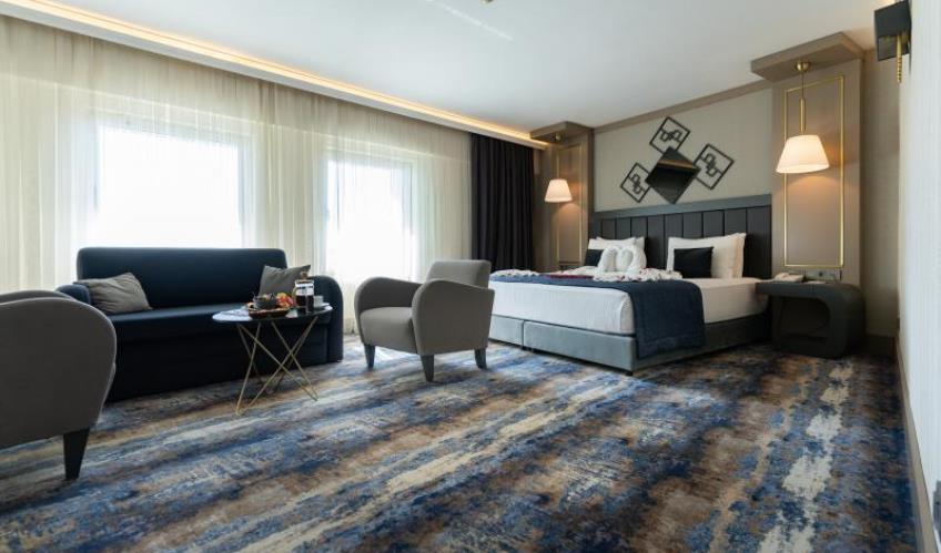 En az 2 yetişkin, En fazla 2 yetişkin + 1 bebek (0-2 yaş).