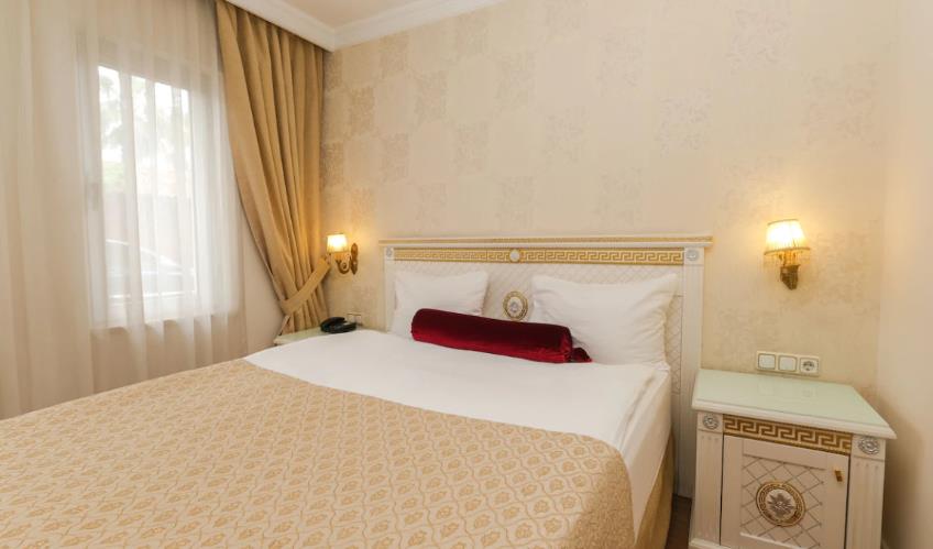 En fazla 3 yetişkin + 1 çocuk veya 2 yetişkin + 1 çocuk.