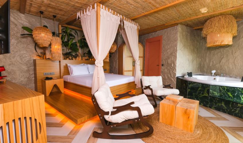 En fazla 2 yetişkin + 1 çocuk veya 1 yetişkin + 1 çocuk.