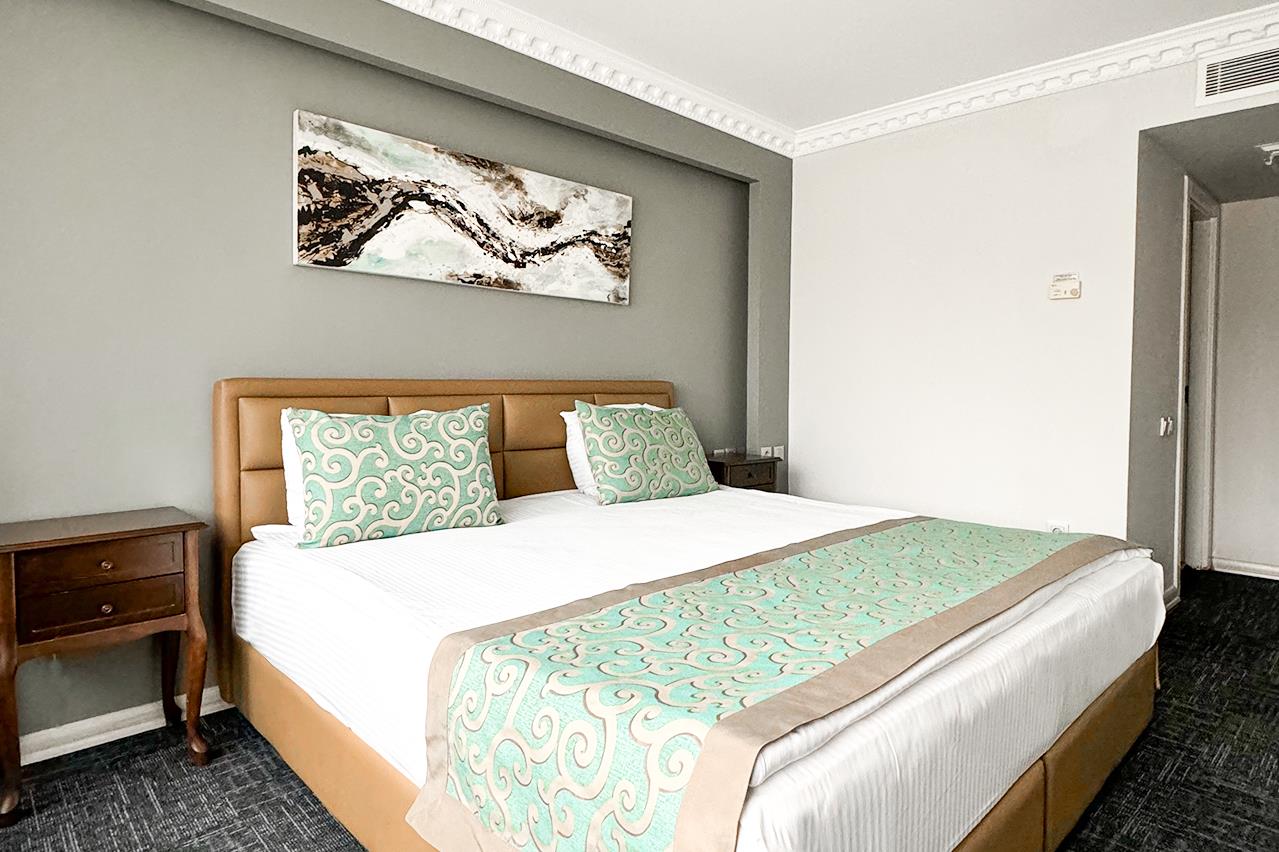 En fazla 2 yetişkin.