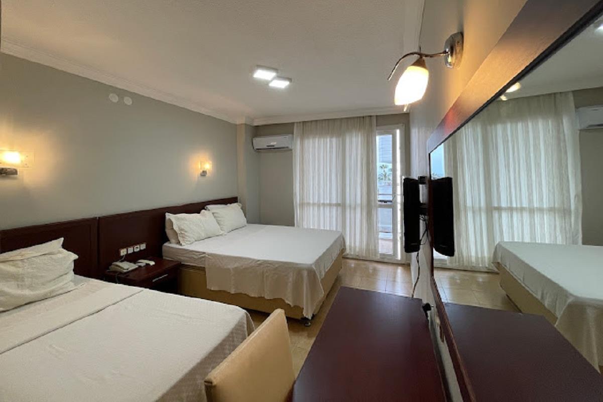 En fazla 3 yetişkin veya 2 yetişkin + 2 çocuk.