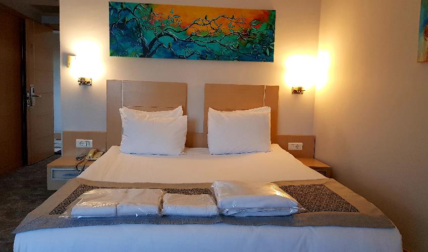 En fazla 1 yetişkin.