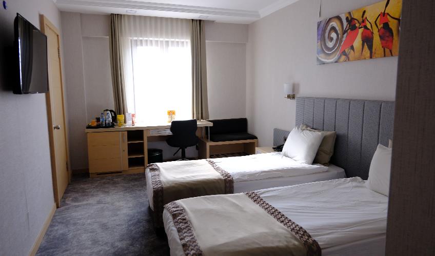 En fazla 2 yetişkin.