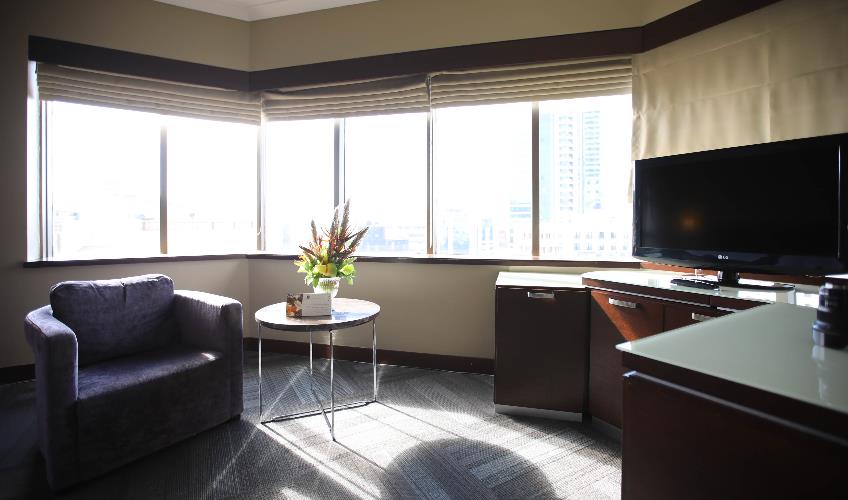 En fazla 3 yetişkin + 1 bebek (0-2 yaş) veya 2 yetişkin + 1 çocuk + 1 bebek (0-2 yaş).