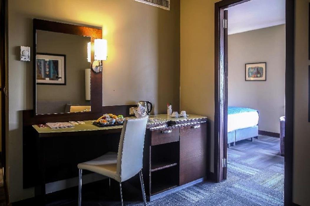 En fazla 3 yetişkin + 1 bebek (0-2 yaş) veya 2 yetişkin + 1 çocuk + 1 bebek (0-2 yaş).