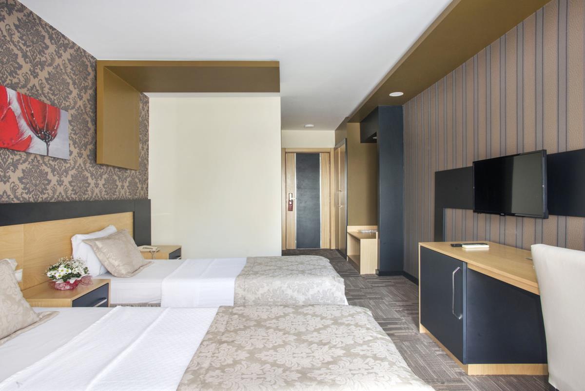 En fazla 2 yetişkin.