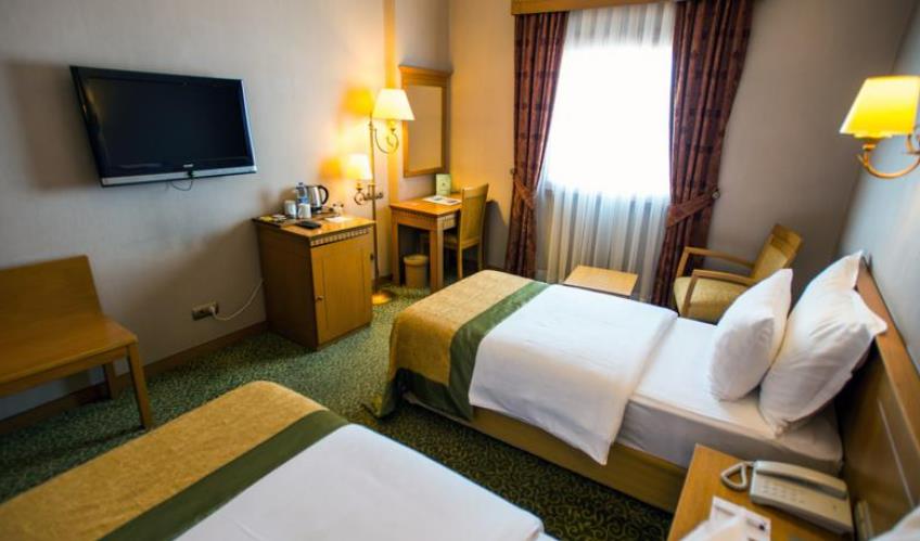 En fazla 2 yetişkin.