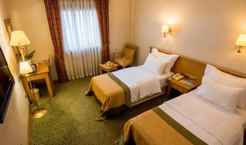 En fazla 2 yetişkin.