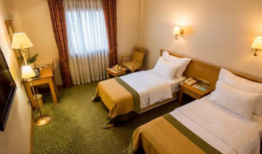 En fazla 2 yetişkin.