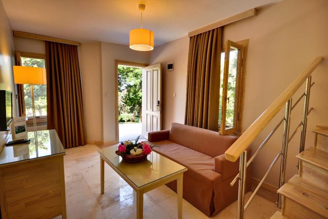 En fazla 3 yetişkin veya 2 yetişkin + 1 çocuk.