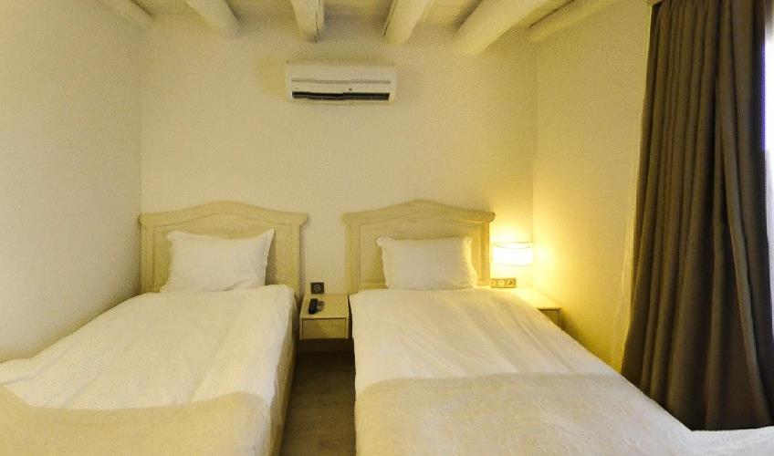 En az 3 yetişkin, En fazla 4 yetişkin veya 3 yetişkin + 1 çocuk.