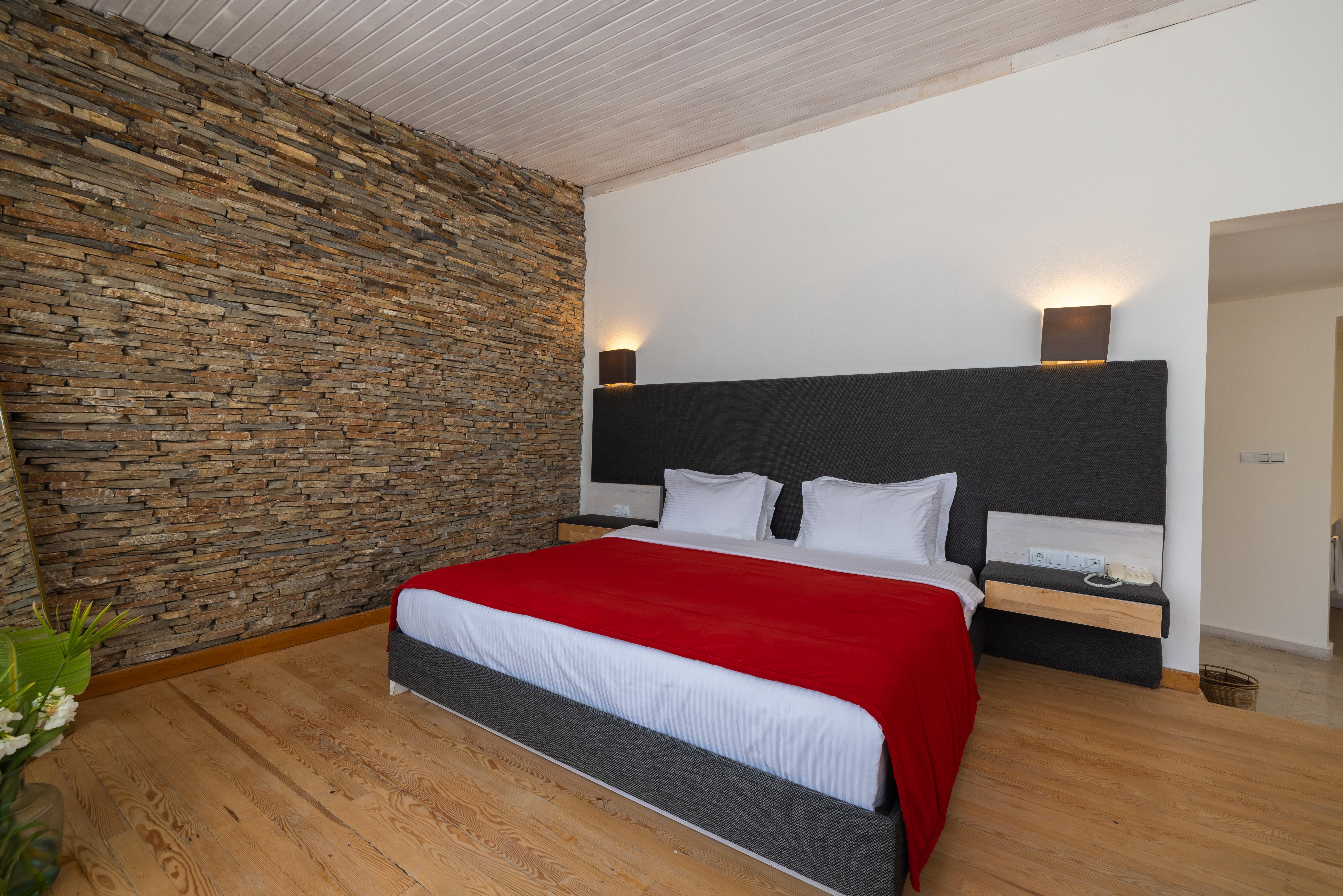 En fazla 2 yetişkin + 1 çocuk veya 1 yetişkin + 1 çocuk.