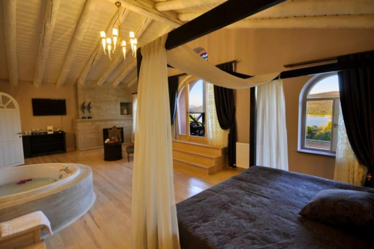 En az 3 yetişkin, En fazla 4 yetişkin veya 3 yetişkin + 1 çocuk.