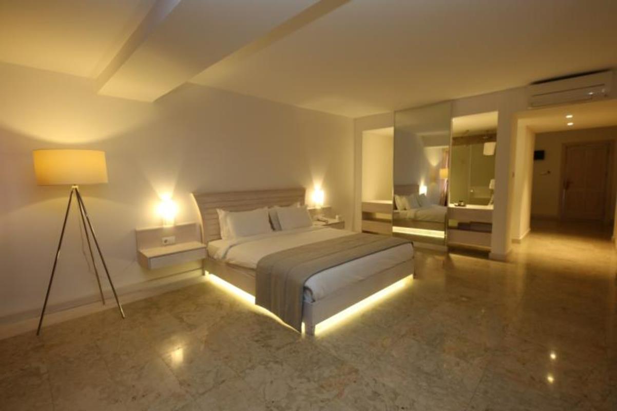 En az 2 yetişkin, En fazla 3 yetişkin veya 2 yetişkin + 1 çocuk.