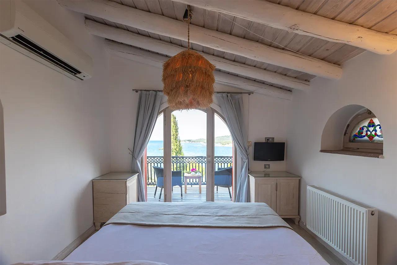 En az 2 yetişkin, En fazla 3 yetişkin veya 2 yetişkin + 1 çocuk.