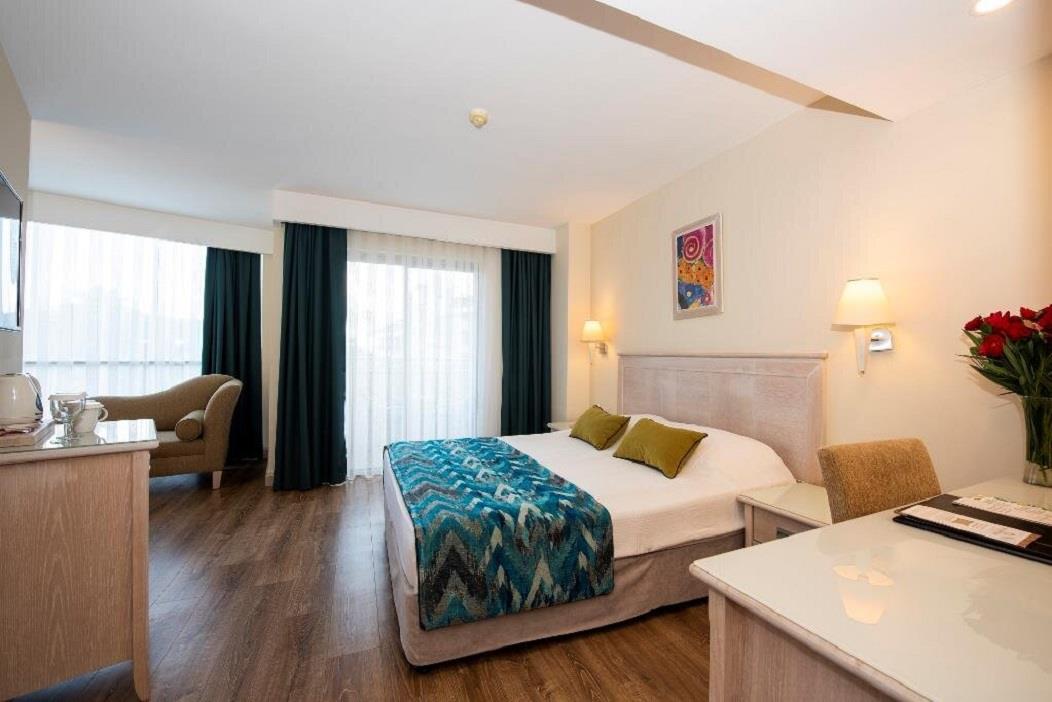 En az 2 yetişkin, En fazla 4 yetişkin veya 3 yetişkin + 1 çocuk.