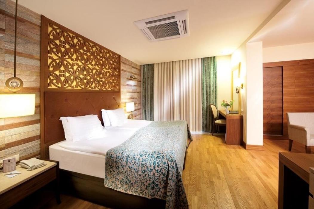 En az 2 yetişkin, En fazla 4 yetişkin veya 3 yetişkin + 1 çocuk.