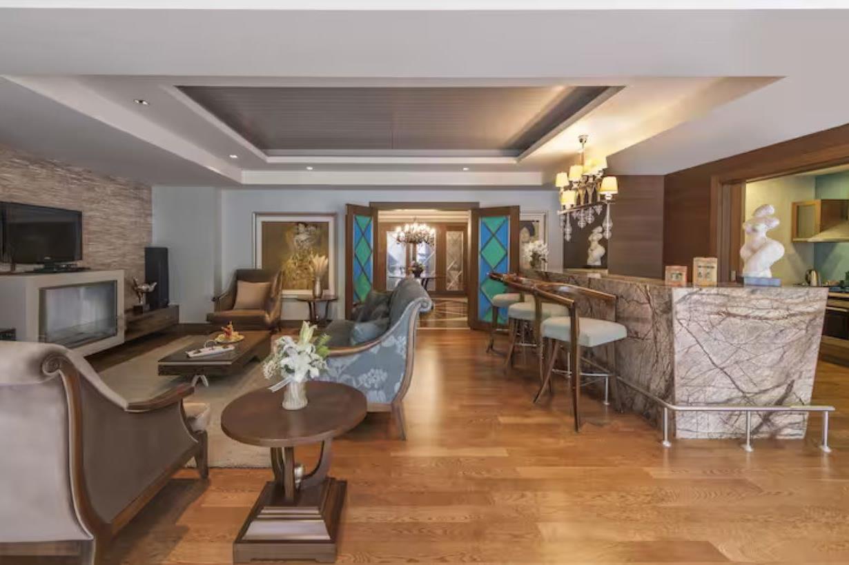 En az 5 yetişkin, En fazla 10 yetişkin veya 9 yetişkin + 1 çocuk.