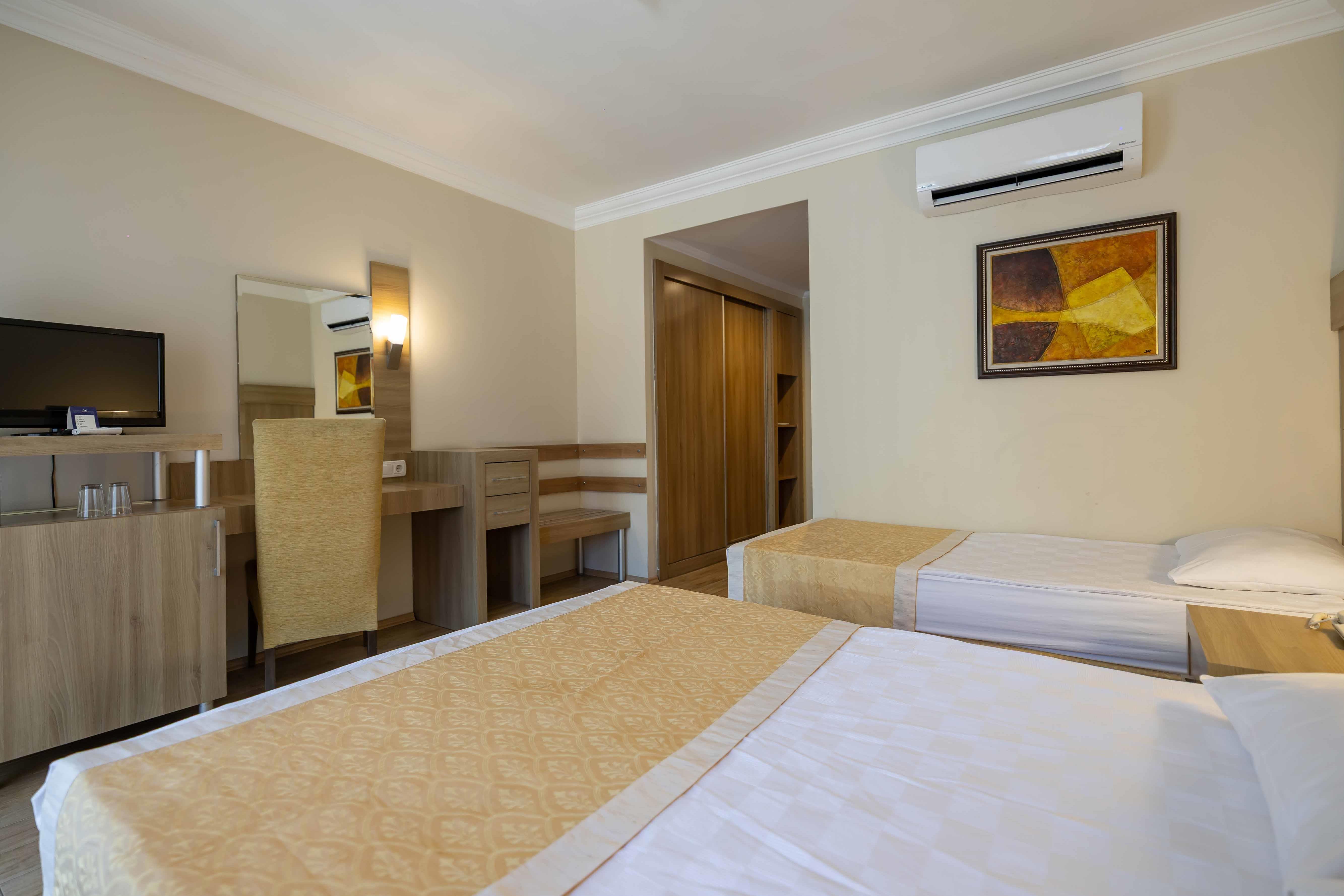 En fazla 3 yetişkin + 1 bebek (0-2 yaş) veya 2 yetişkin + 2 çocuk + 1 bebek (0-2 yaş).