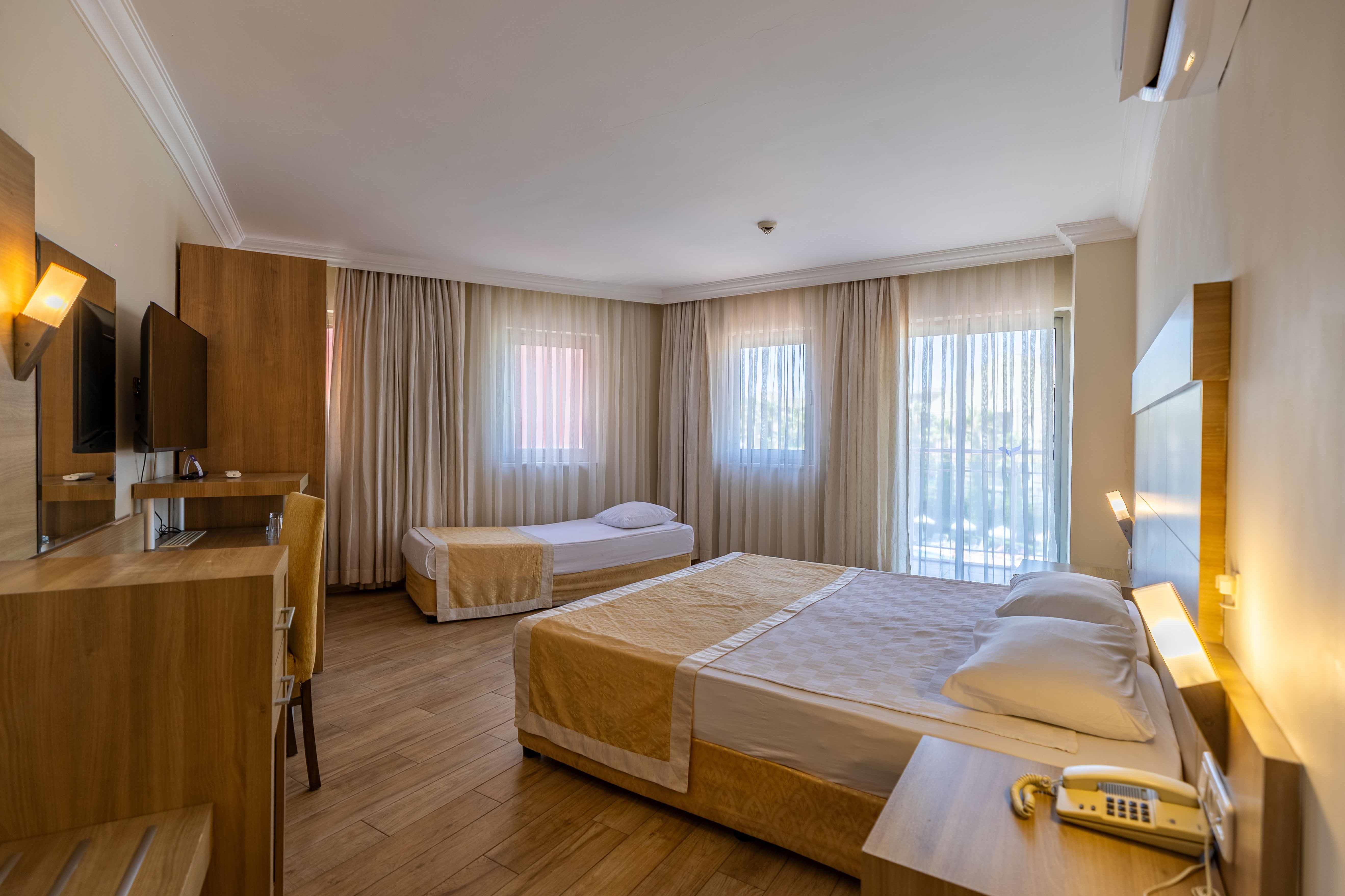 En az 2 yetişkin, En fazla 2 yetişkin + 2 çocuk.