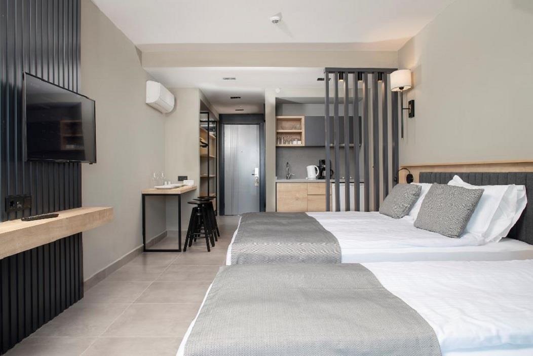 En fazla 3 yetişkin veya 2 yetişkin + 1 çocuk.