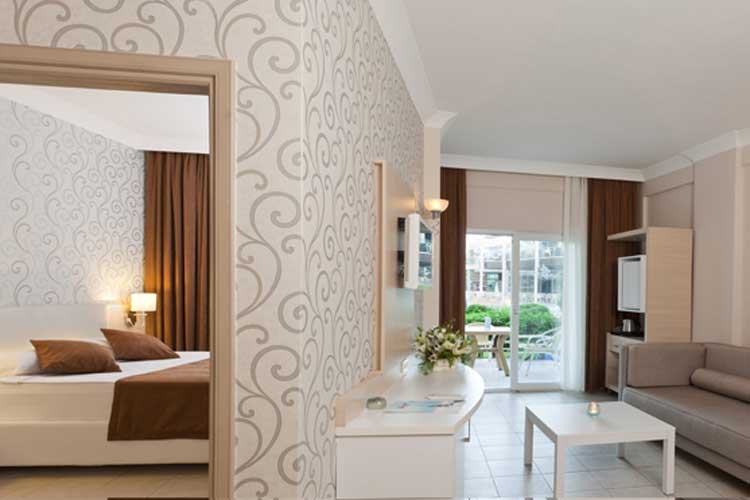 En az 3 yetişkin, En fazla 3 yetişkin + 1 çocuk + 1 bebek (0-2 yaş).